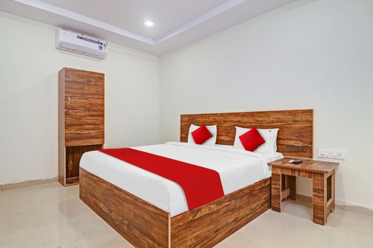 Hotel O R Square Inn Гайдарабад Екстер'єр фото
