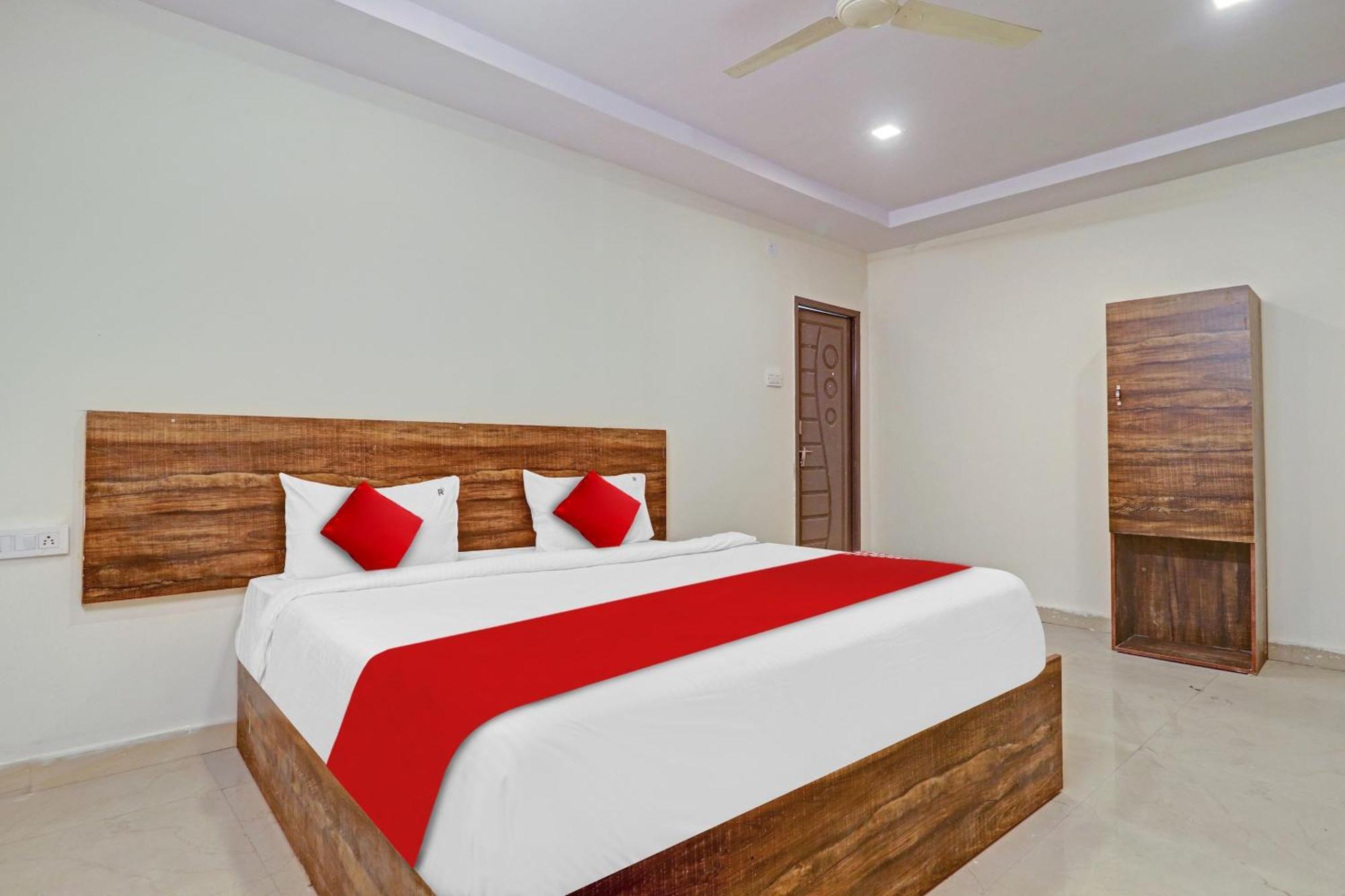 Hotel O R Square Inn Гайдарабад Екстер'єр фото